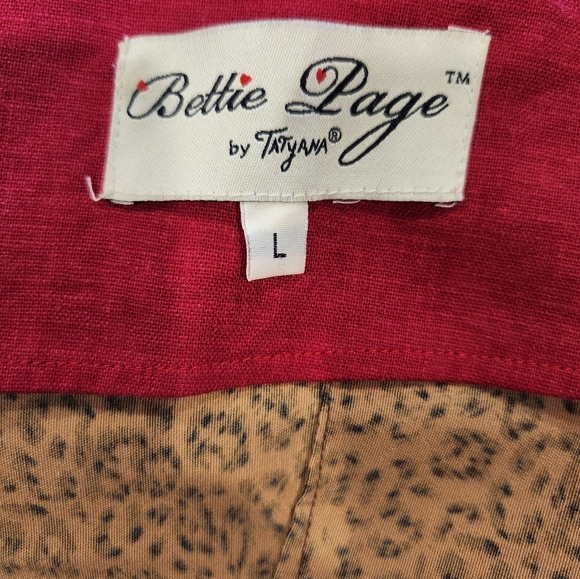 Bettie Page Animal Print Fitted Dress with Back Split and Open Back - Picture 17 of 17